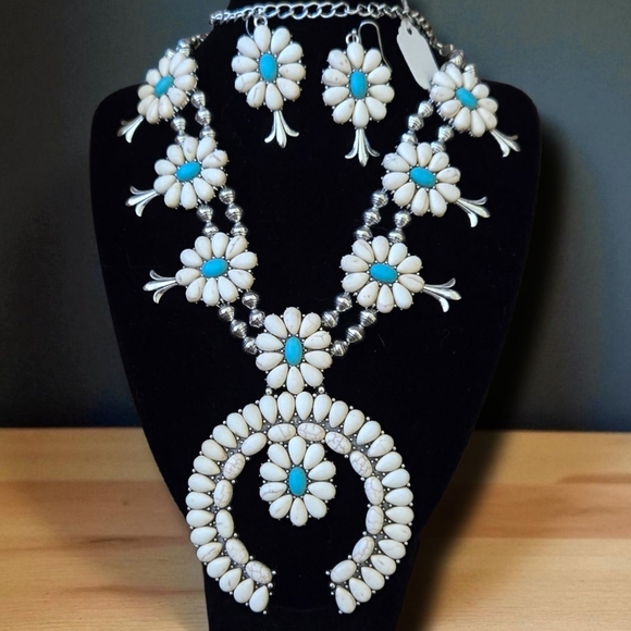Southwestern Necklace/ Earring Setl with BONUS BRACELET - Picture 2 of 4